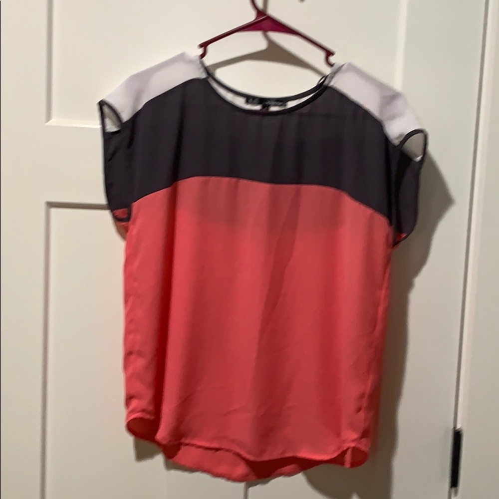 Cute tri-color top by sweet rain